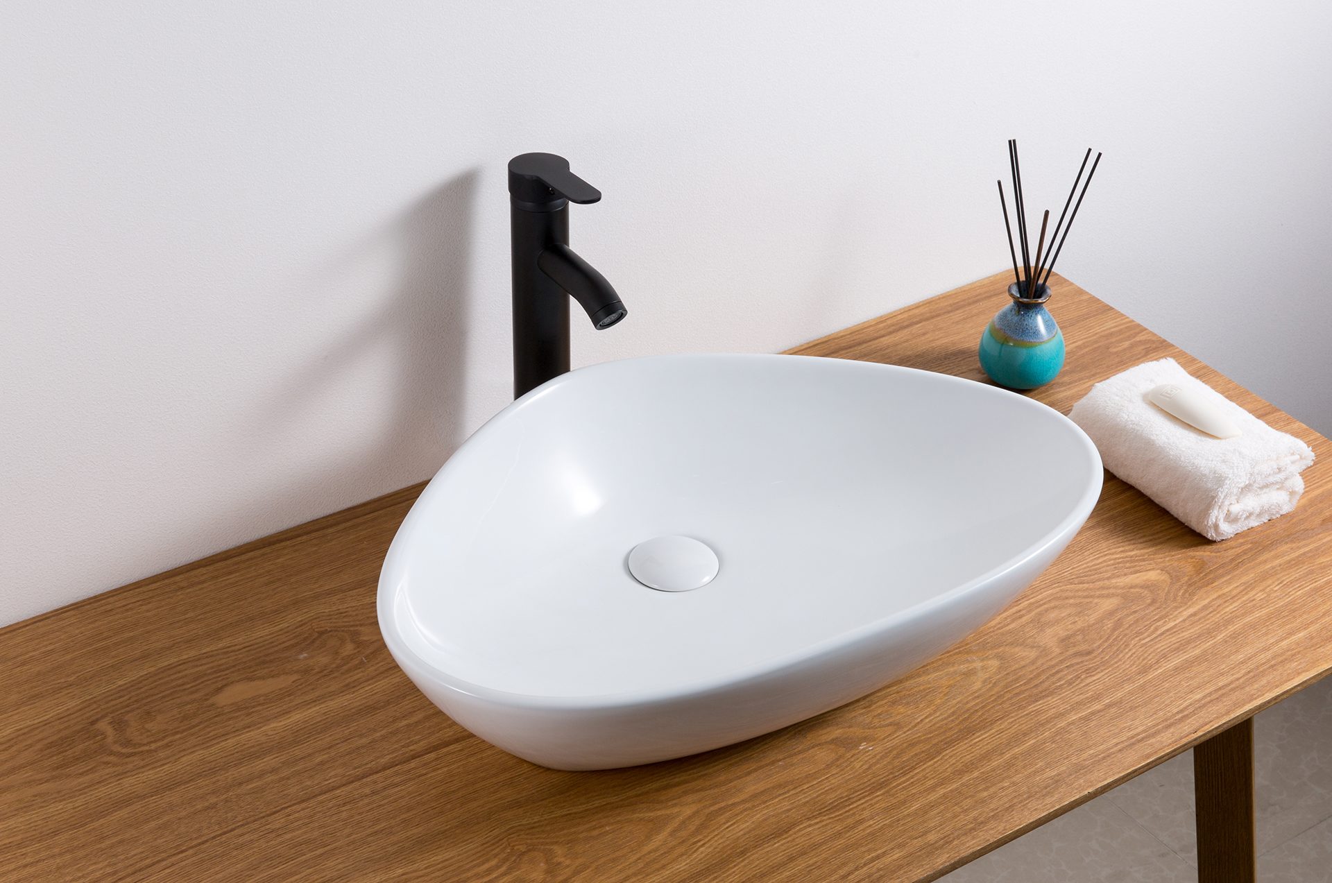 Раковина накладная 67см Gid N9062 белый