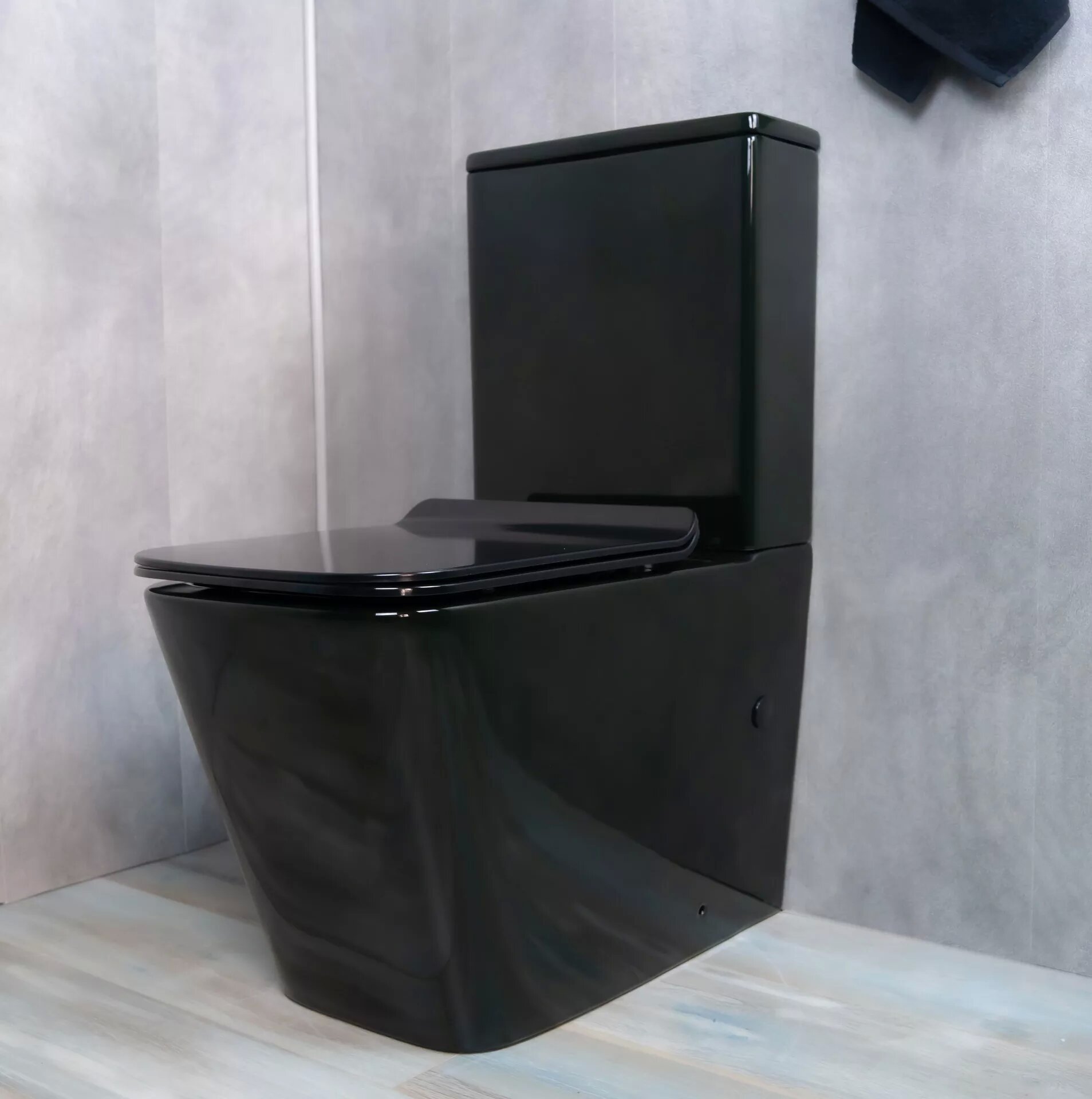 Унитаз напольный безободковый GID Tr2170BL с сиденьем микролифт, черный глянцевый