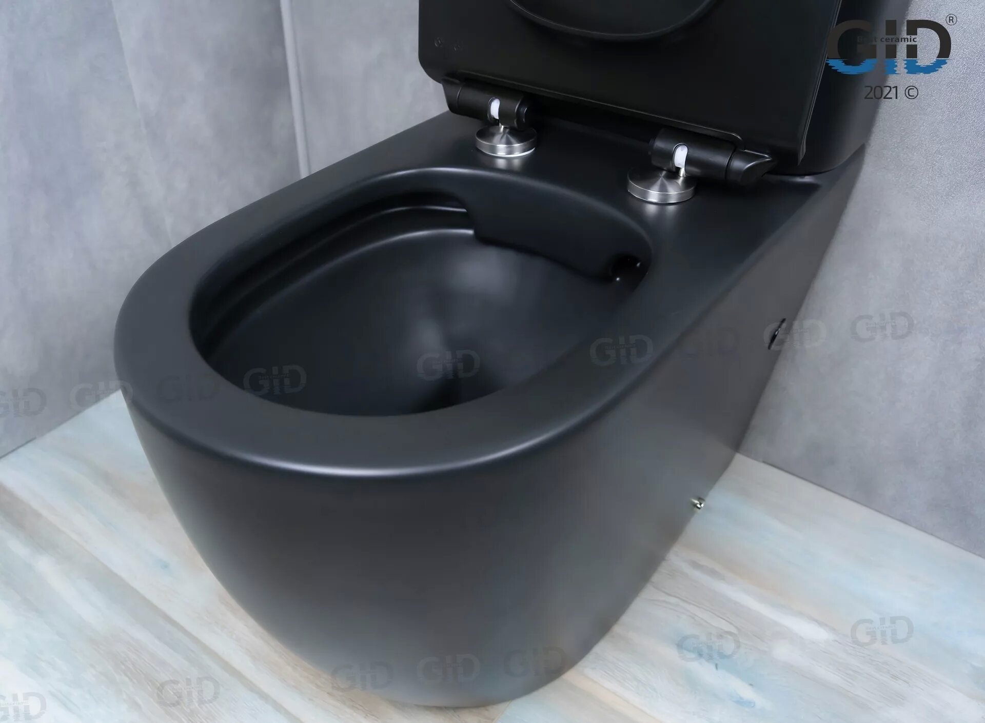 Унитаз напольный безободковый GID Tr2177BM с сиденьем микролифт, черный матовый