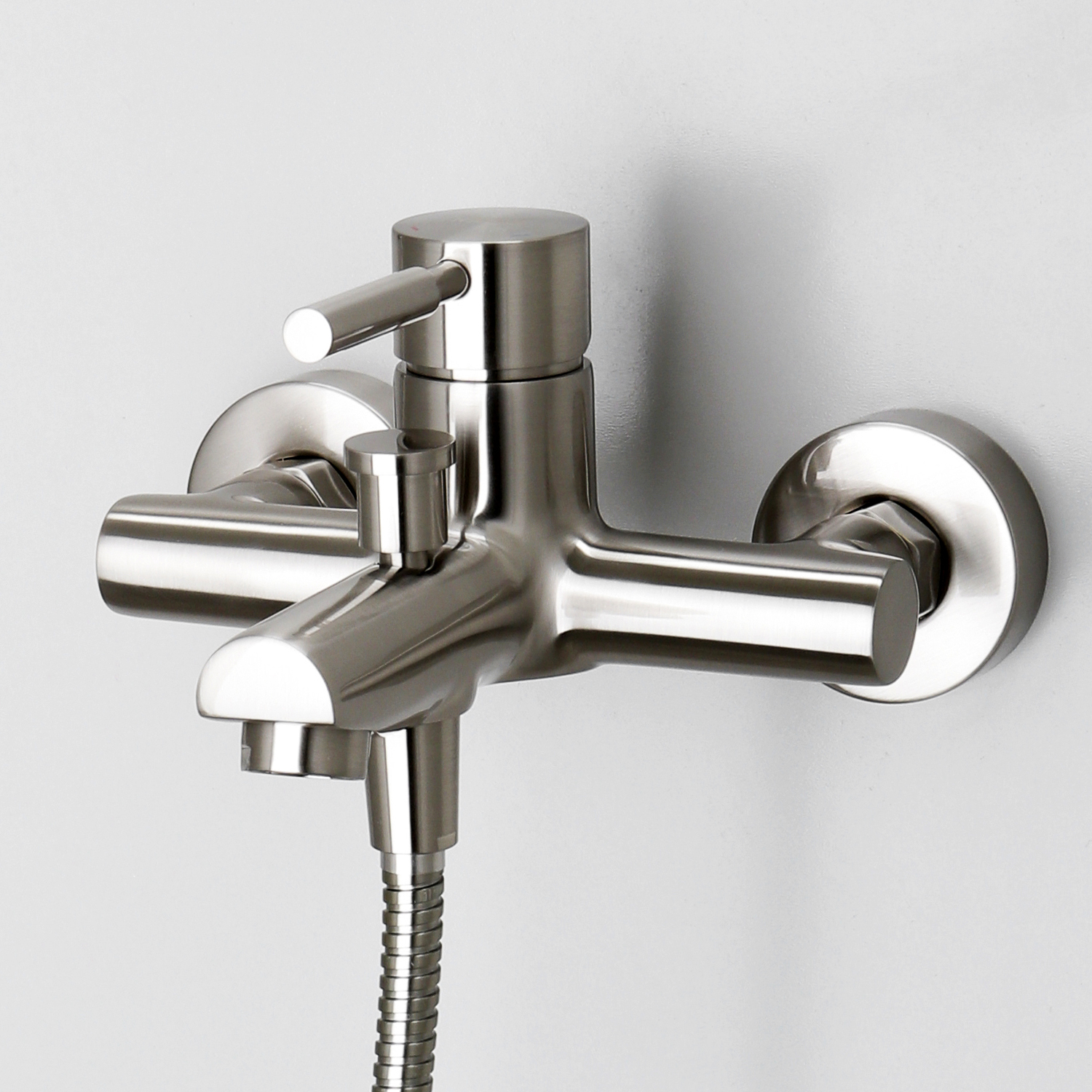 Смеситель для ванны с душем WasserKraft 4201 хром матовый