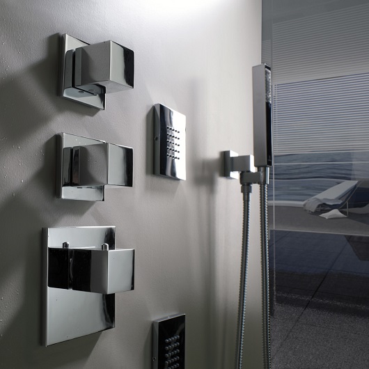 Термостат для душа на 2-3 потребителя Bossini Outlets Z032203.030 хром