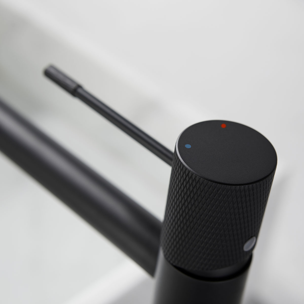 Смеситель для раковины Vincea Desire VBF-1D2MB черный матовый