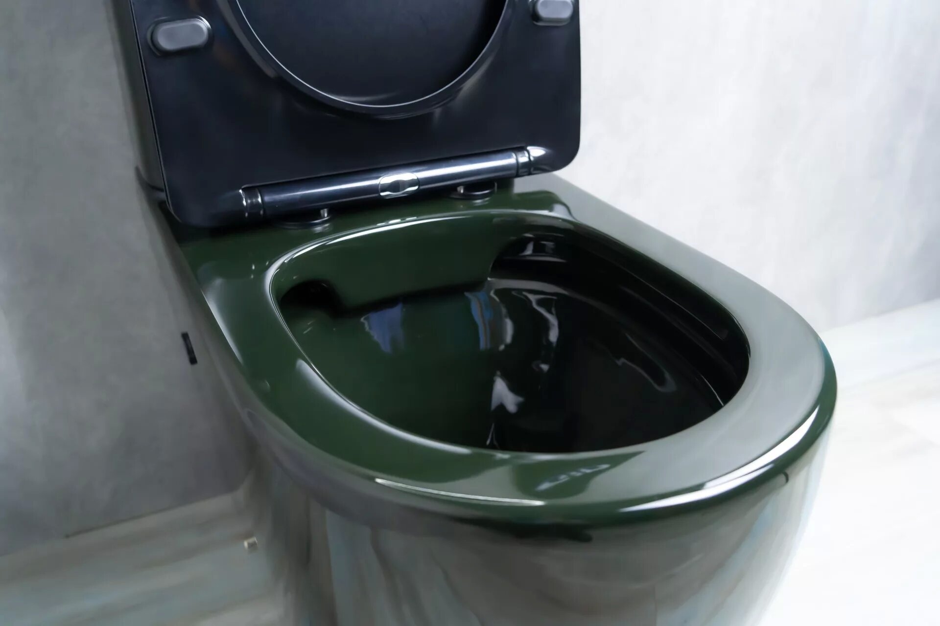 Унитаз напольный безободковый GID Tr2177BL с сиденьем микролифт, черный глянцевый