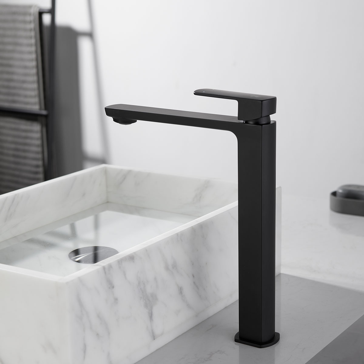 Смеситель для раковины Vincea Next VBF-1N2MB черный матовый