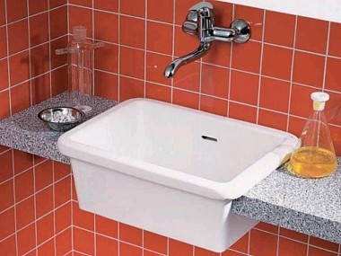 Хозяйственная раковина Hatria Complements 42 YN02 Белая