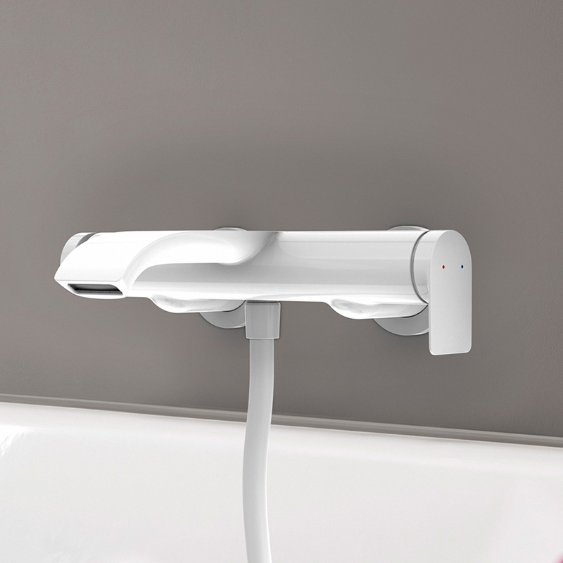 Смеситель для ванны Hansgrohe Vivenis 75420700 белый матовый