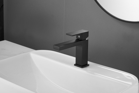 Смеситель для раковины BELZ B10672-7, черный