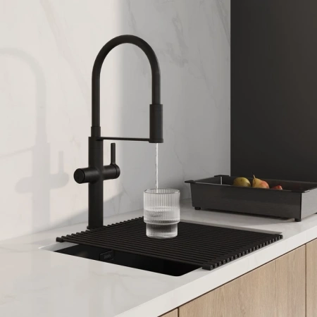 Смеситель для кухни с каналом для фильтрованной воды и гибким изливом IDDIS Ikon IKNBLFFi05 черный матовый