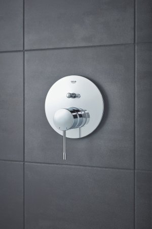 Смеситель для душа Grohe Essence 24058001 хром
