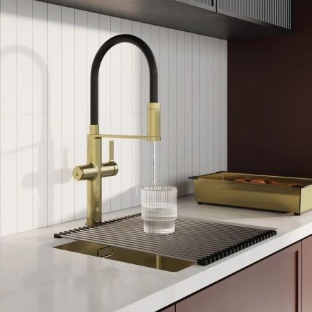 Смеситель для кухни с каналом для фильтрованной воды и гибким изливом IDDIS Ikon IKNMGFFi05 золото матовое