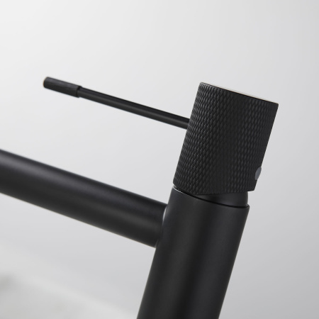 Смеситель для раковины Vincea Desire VBF-1D2MB черный матовый